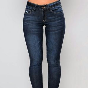 Never worn dark wash denim jeans juniors size 11